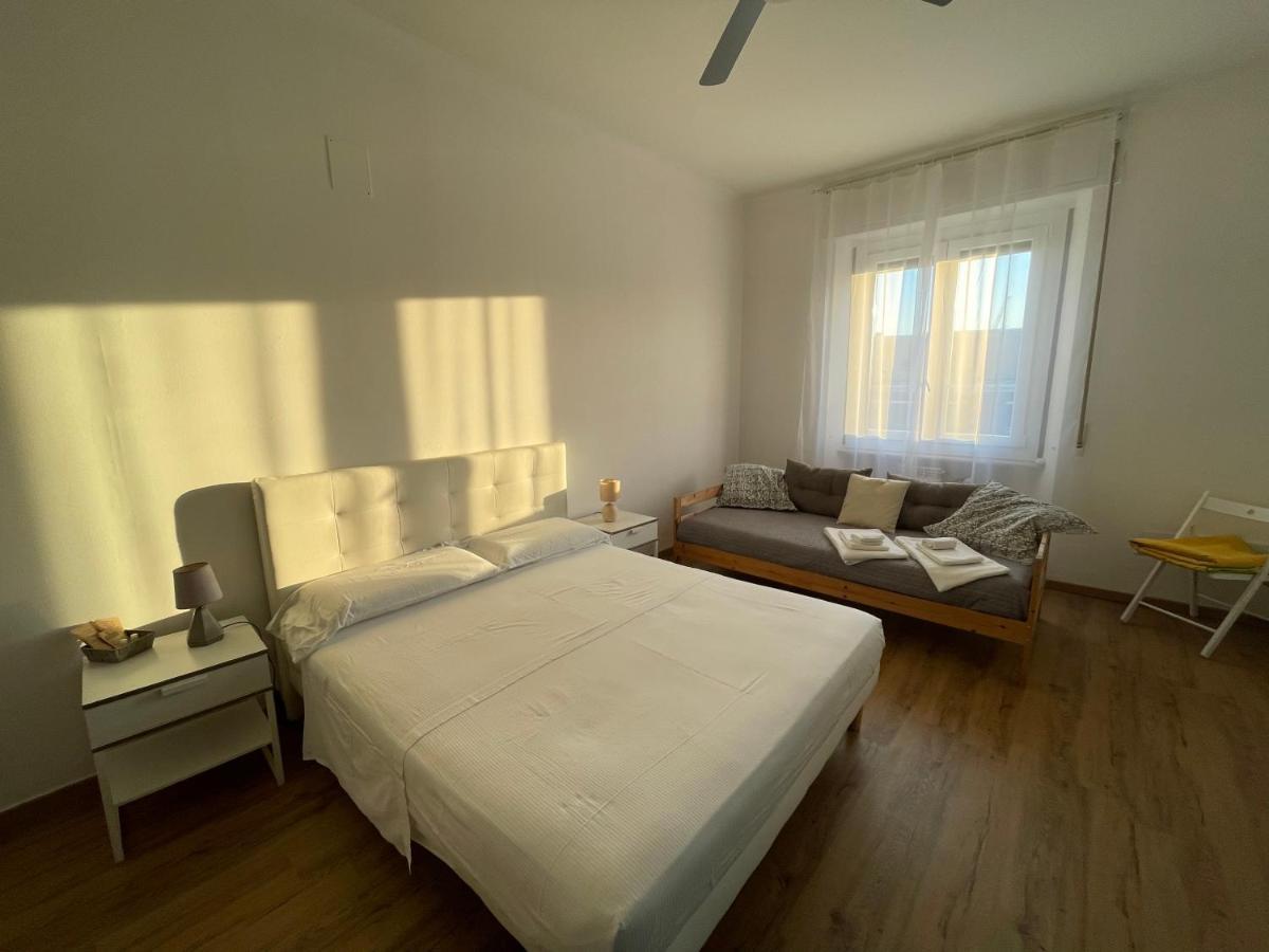 Cavour16 Rent Bedrooms Bed & Breakfast Genova