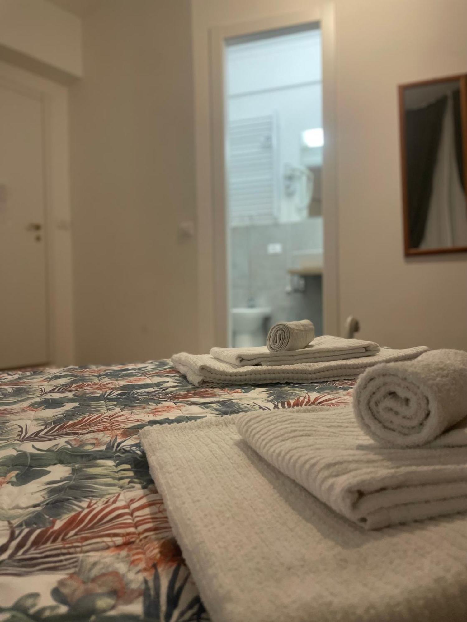 Bed & Breakfast Cavour16 Rent Bedrooms