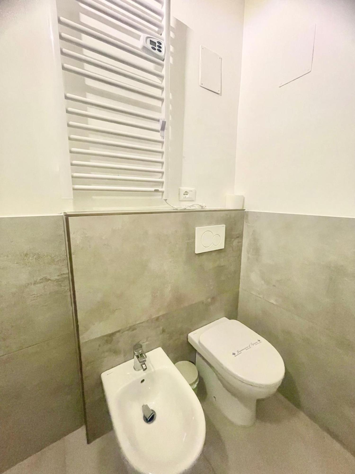 Bed & Breakfast Cavour16 Rent Bedrooms 3*