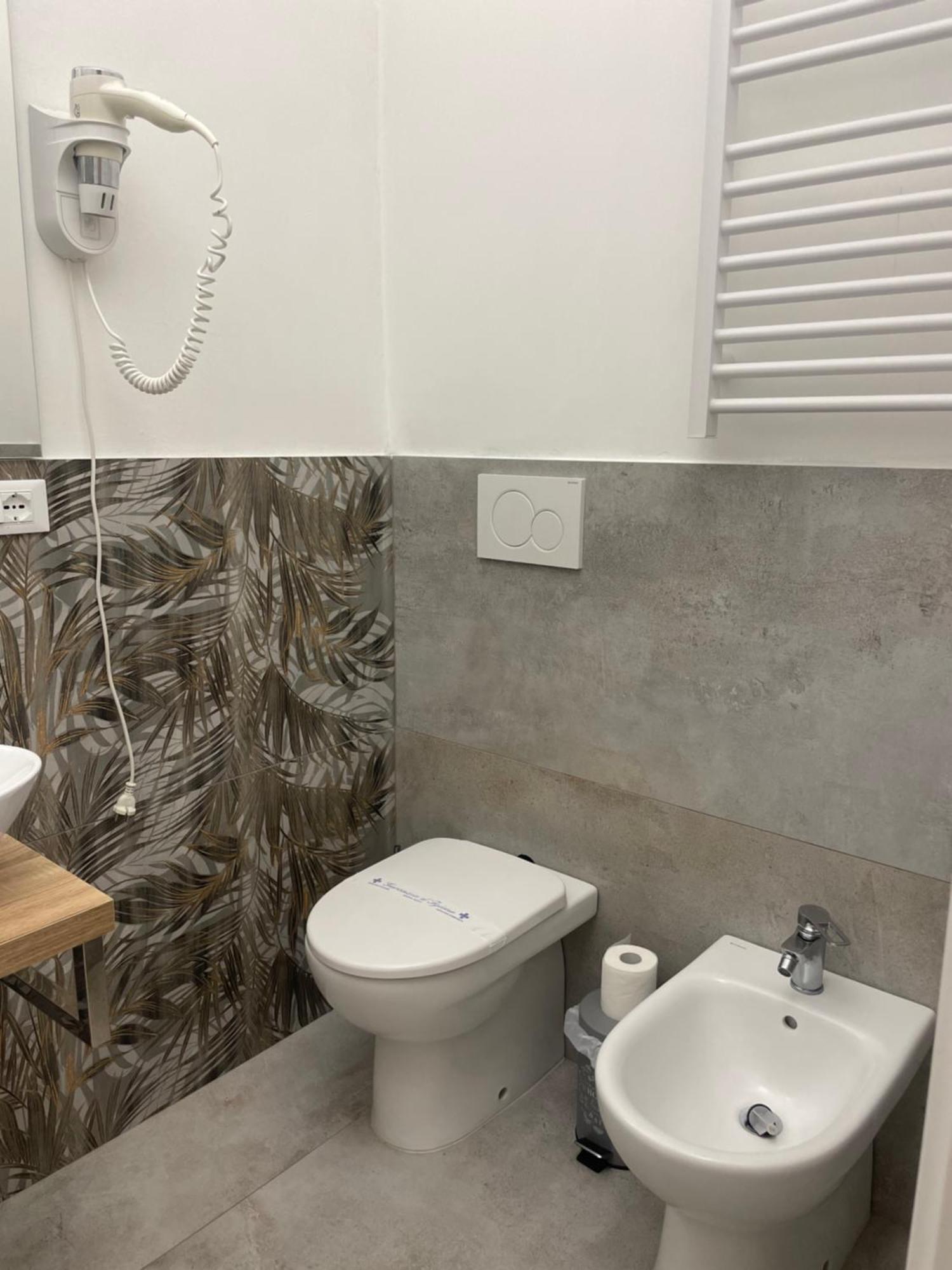 Cavour16 Rent Bedrooms Bed & Breakfast Genova