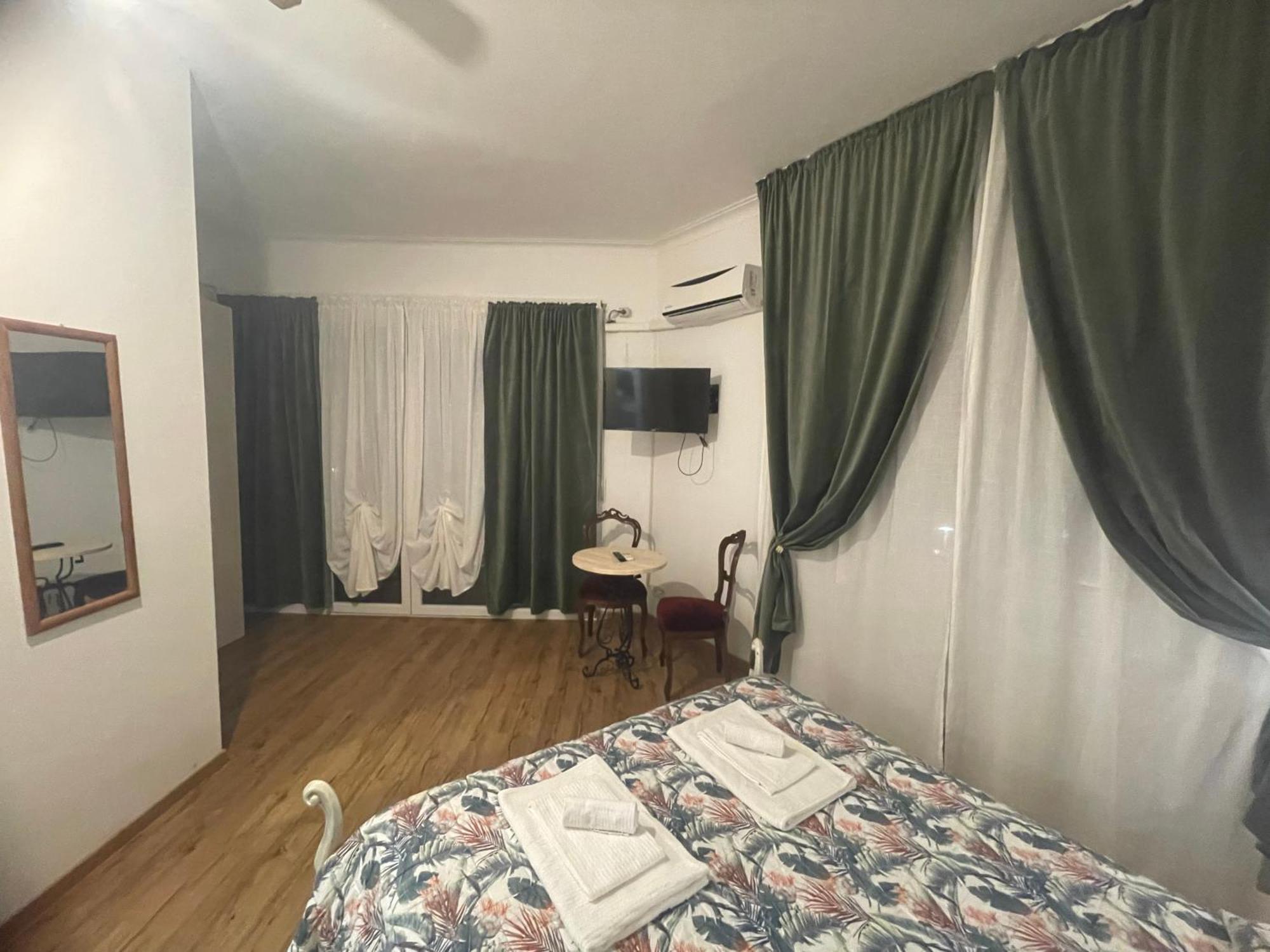 Bed & Breakfast Cavour16 Rent Bedrooms