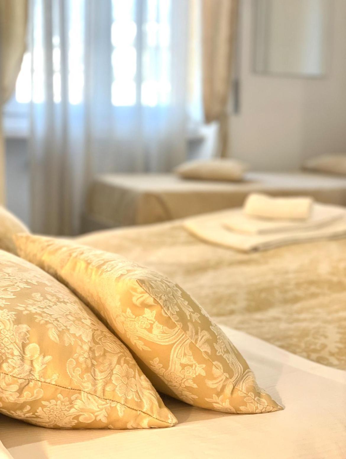 Cavour16 Rent Bedrooms 3* Genova