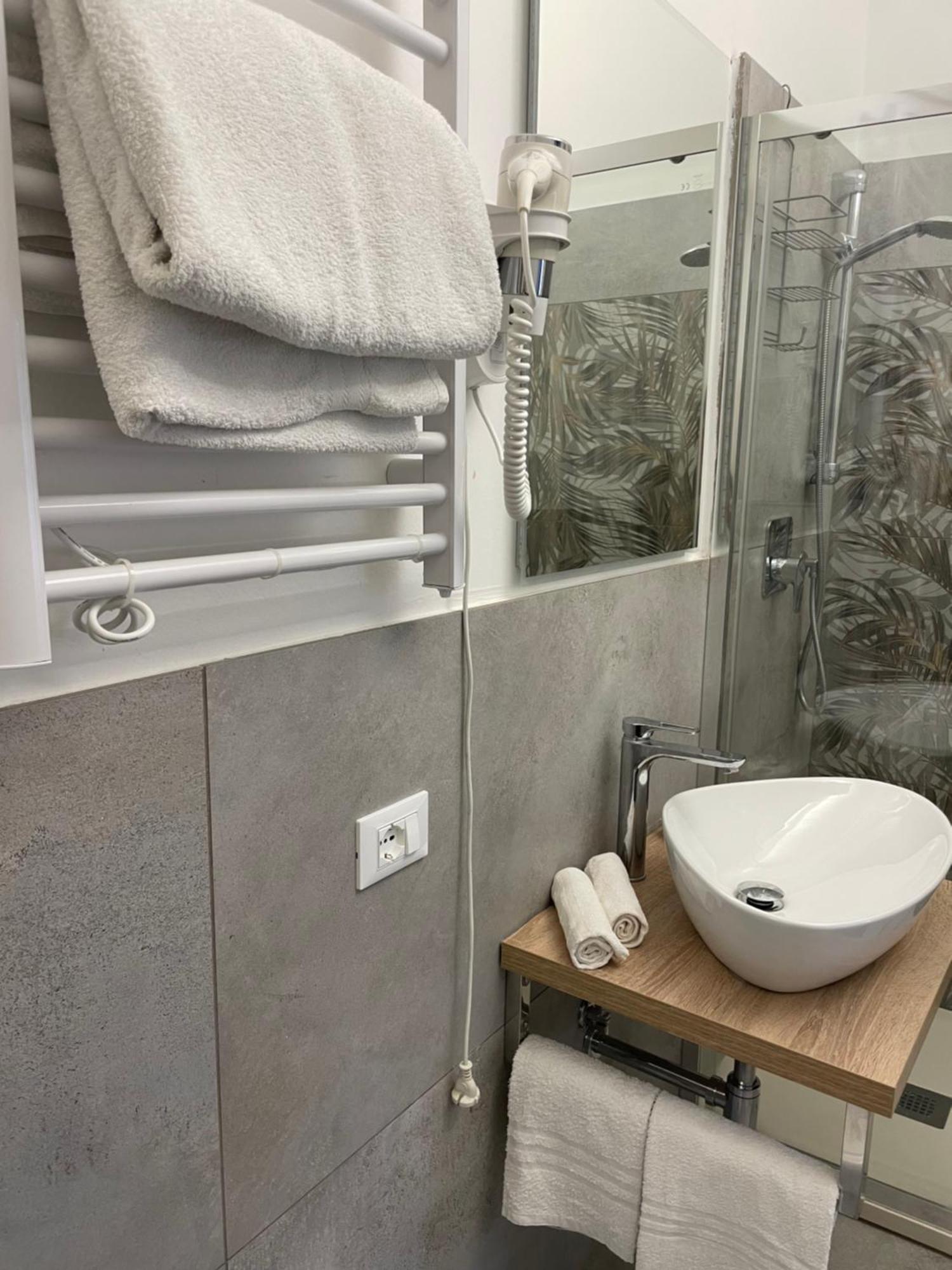 Cavour16 Rent Bedrooms